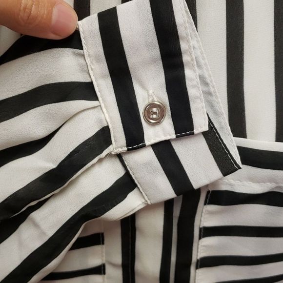 NWT 🖤 Revamped B&W Striped Shirt Blouse Top - Picture 5 of 12